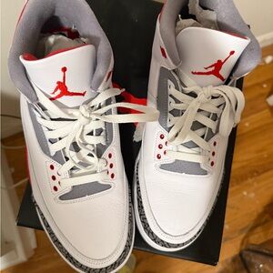 NEW! Air Jordan 3 RETRO sneakers


Never worn, box included